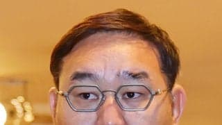 元横綱朝青龍、白タンクトップの14歳年下妻と“銀座デート”を公開「奥さま美人」「素敵な笑顔」