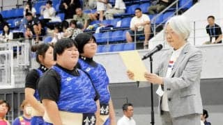 会場騒然「強すぎる」女子相撲で高校生が大学生、社会人の世界女王経験者に圧勝！阿部なな「うれしいです」