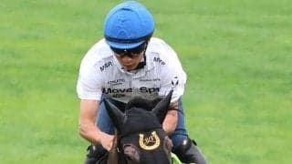 【ＰＯＧ】芦毛のヘニーヒューズ産駒トスカが洋芝の短距離でデビュー　小沢大仁騎手「素軽さがある」
