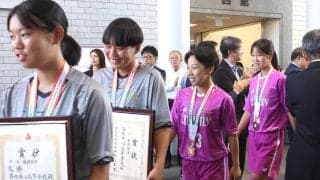 【女子サッカー】藤枝順心が全国高校総体優勝を報告　準決勝で同点ヘッドのＦＷ西梨恋「冬はスタメンを取る」