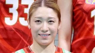 石川真佑「夏コーデ」のオフショットに反響　日本代表のチームメートと満喫　「姉妹みたい」「可愛すぎます」