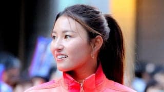 サーフィン松田詩野が24歳の誕生日、赤いドレスで波打ち際を歩き「最高な１年にします」