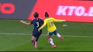 強すぎる！ なでしこ・南萌華、ブラジル代表FWと“スプリント勝負”→爆速スライディングで吹っ飛ばす… 圧巻の“1対1守備”「安心感マシマシ」