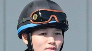 突然の乗り替わりにネット騒然！　１Ｒ勝利→２Ｒ大敗の小林美駒騎手に「不可解な…」「まさかの全部？」