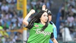 人気女子プロレスラー上谷沙弥が始球式で大暴投＆大転倒「ごめんなさい！やっちゃった」神宮騒然「まじ悔し～。恥ずい。穴があったら入りたい」