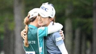 「お姉ちゃんが可愛すぎてビビった」安田祐香　姉妹タッグで初優勝→キャディーを務めた美人姉が話題に「よく似ていて美人姉妹」「今後注目されるのでは」