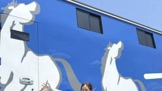 水納愛美記者が馬運車に潜入取材　“馬ファースト”の快適なスペースに輸送の進化を感じた