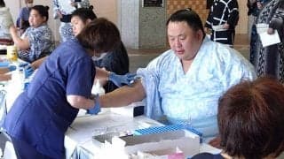41歳玉鷲が右腕採血失敗も笑顔…巡業不参加で「プールに行ったり」家族サービス