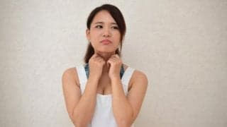 二重あごの原因は肥満だけではない？おすすめ改善法