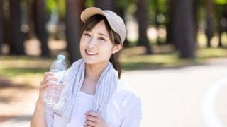 むくみや体の冷えを防ぐ水の飲み方