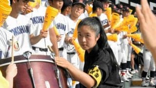 「あと二つ、全力で」　横浜に初の女性応援団長、選手たちからも信頼