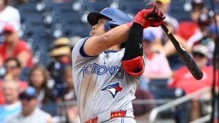 岡本25号の直後…ベンチで捉えた「素敵な笑顔」　久しぶりの“主役”扱い投稿に歓喜の声
