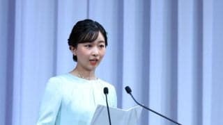 佳子さま、自ら選手にお声をかけに行く場面も　大きな花飾りと淡いグリーンの衣装でアジア大会結団式にご出席