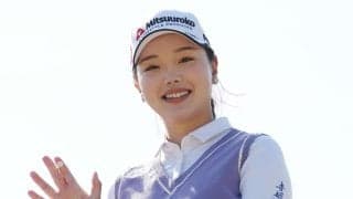 女子ゴルフのセキ・ユウティンが緑のミニスカで書店で文学女子　「その視線は反則」の声も