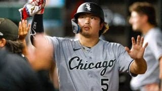 村上宗隆が“謎ダンス”「誰に伝授された？」　仲良し同僚に披露…MLBも注目した「ノリノリ」
