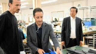 ルメール騎手が札幌競馬直前に北海道の工房訪問　「日本産」でコラボ