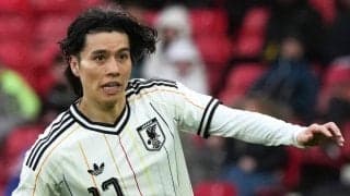 ｢めちゃくちゃええやん｣日本代表MF・田中碧が着用する名門リーズ“黒×銀”新サードユニに反響！｢買うならサードだな｣｢白黒なら牛もそうしてよ｣
