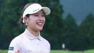 吉田鈴＆佐久間朱莉が首位浮上　１打差３位に19歳ルーキー鳥居さくらら４人