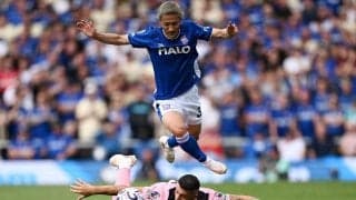 前田大然、プレミアデビューで持ち味発揮　本拠地サポーターからも大きな拍手　白星スタート