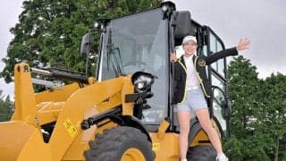 【女子ゴルフ】優勝副賞は約８００万円の重機、２００万円豪華客船クルーズ券、賞金１４４０万円　吉田鈴がゲット