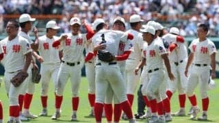 「真のスポーツマンシップ」甲子園決勝後に感涙…勝敗関係なしの“急接近”「神々しい」