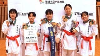【中学空手道】残り１９秒から逆転　女子団体組手で泊親会清水の中堅・板野朱花が連覇決める左上段蹴り　昨年と同メンバーで栄冠
