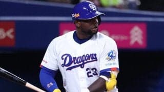 中日助っ人の“かちあげ弾”が「ガチいかつい」　阪神ファン沈黙…高すぎる放物線に唖然「なにこれ」