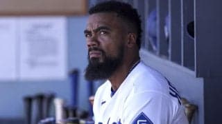 ブレーブス戦初戦でスタメン外…ロバーツ監督は“休養”と説明も、米メディアは“打撃不振”を強調「忍耐がいつまでも続くわけではない」「この傾向が続けば別の選択肢も」