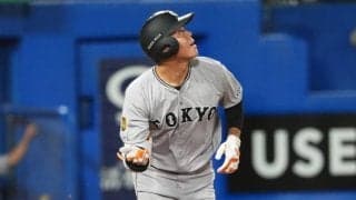 力感0→衝撃131m弾…巨人26歳が「もはや佐藤輝明」　夜空に“消えた”打球は「音がエグい」