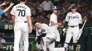 甲子園怒号、森下翔太の死球に騒然　左手首に直撃か→まさかの交代、31HRはセ1位