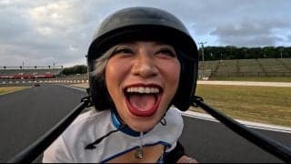ぱーてぃーちゃん信子、レースクイーン姿でママチャリ爆走「弄ばれる信子」「いろいろ見えてる（笑）」名コースでの珍走話題