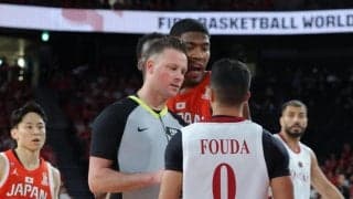 バスケ日本戦で前代未聞の暴挙　カタール監督が２度のテクニカルファウルで退場、衝撃・・・関係者にペットボトルの水かけてベンチ去る　会場騒然　司令塔も５ファウルで退場