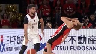 「何てことするねん！」日本代表SGが“顎に膝蹴り”の被害…「荒すぎるよ」カタール選手とHCがダブル退場で騒然【バスケW杯予選】