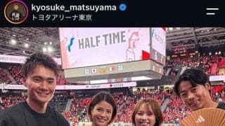 「私服姿の奥様も美しい」国際結婚から１年、五輪金メダリストがポーランド元代表美人妻とバスケ代表戦観戦　黒シースルーのシックな装いで肩を寄せ合う