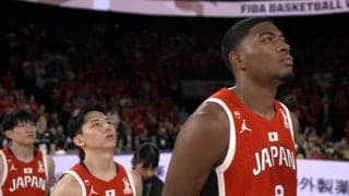 「なんだ今の！？」八村塁＆河村勇輝の“豪速球→ノールックパス”に騒然！NBAコンビの速攻演出に「電光石火」「笑っちゃった」【バスケW杯予選】