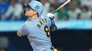 「はよメジャー行けとしかwww」他球団ファンも驚愕した佐藤輝明の逆方向への31号2ラン　リーグ三冠の打棒に「なんでこれが入るんや…」「よそでこんなバッターおったら嫌やわ」