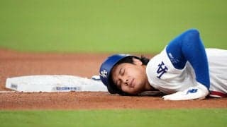大谷翔平、右肘に143キロ死球が直撃、苦悶の表情　塁上でさすりながら気にするそぶりも