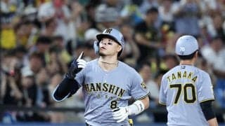 【阪神】佐藤輝明の34号は珍しい「フェンス直撃」アーチ　確信歩きも数センチの差で本塁打に