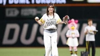36歳美女が赤面コロコロ投球　大歓声→落胆→笑顔…“勝利の女神”が果たした大役