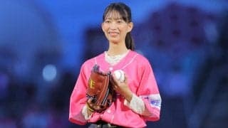 「顔小さすぎてビビる」　骨格も完璧…透明感溢れる31歳美女に感動「めちゃかわ」