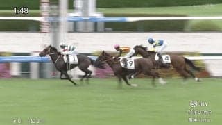 「母を彷彿とさせる鬼脚」「伝説の新馬戦」G1･4勝の名牝の仔が“良血対決”制す…ファンは競馬ドラマにも感慨「エモい」