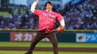 プロレス界のレジェンドに大歓声　「僕のモットーは全力」…棚橋弘至さんが豪快なノーバウンド投球にドヤ顔