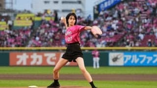 仙台に降臨した美女が「かわいすぎる」　黒のショーパンで…プロ驚愕の一投「めっちゃ上手」