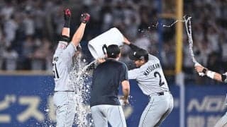 ロッテ・山口　今季３度目のサヨナラ打「松川に『バケツ用意しておけよ』」ウォーターシャワー用の水を発注「絶対決めてやると思った、サヨナラ男なんで」有言実行の殊勲打