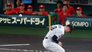 【阪神】30分遅れで試合開始　佐藤輝明が痛烈な打球を弾きエラー…初回攻撃前は土入れで中断も