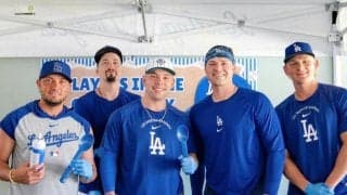 ドジャース　サイ・ヤング賞左腕コンビがアイスクリームを！？恒例行事でフロント職員へ感謝「偉大なドジャー」「心を温めてくれる」ファン反響