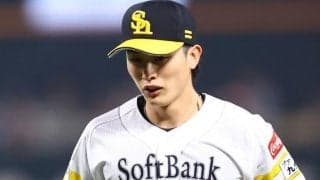 ソフトバンク・周東が負傷交代　球場騒然　九回２死で右中間への打球に飛び込むも転倒　左膝付近を押さえる　チームは勝利でＭ８も小久保監督心配「ちょっと今は分からない。大事に至らなければいいが」