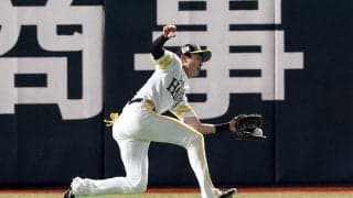 鷹・小久保監督「大事に至らなければいいけど…」　周東が9回に負傷交代のアクシデント