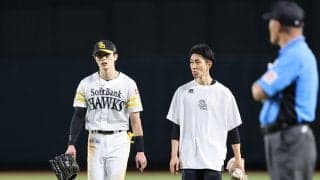 【ソフトバンク】周東佑京「芝にスパイクが引っかかってひざの裏を痛めた」９回守備で途中交代…
