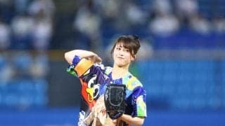 ボートレーサー・中曽瑠華がファーストピッチセレモニー　ノーバウンド投球に神宮球場のスタンドから大拍手「１００点満点」